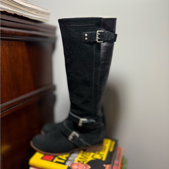 UGG Black Heeled Boots Sleek and Stylish - Picture 9 of 15